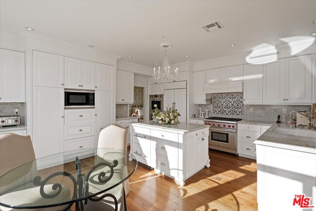 Photo - 3900 Hilton Head Way