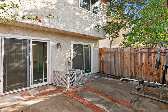 Building Photo - 8707 Cedros Ave Unit 7