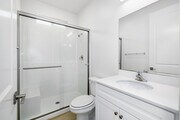 2BR, 2BA - 977SF - Primary Bathroom - Vello Valley