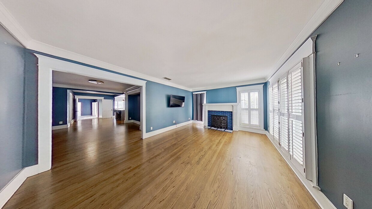 3D Tour - 1308 N Ogden Dr