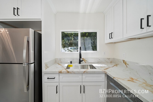 Photo - 1029 N Gardner St