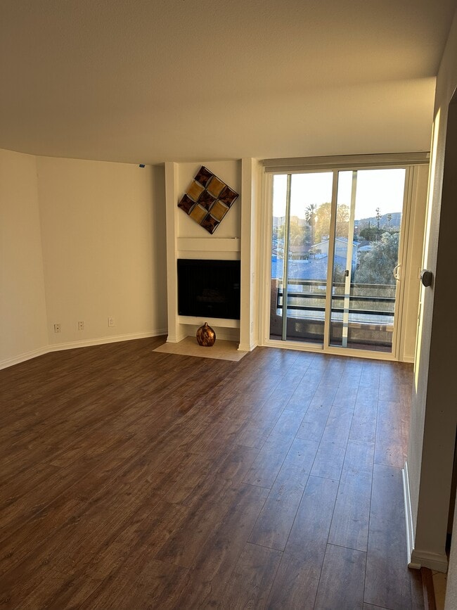 Building Photo - 7826 Topanga Canyon Blvd Unit 309