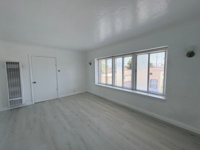 Building Photo - 6115 Riverside Ave Unit 6115 Apt B