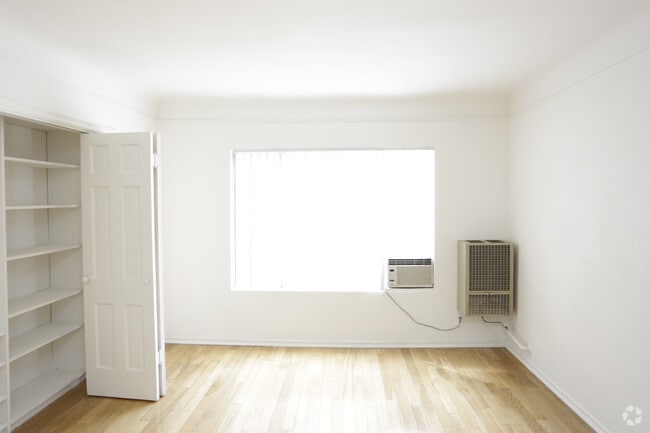 Studio - 300 SFf - Mansfield Apartments