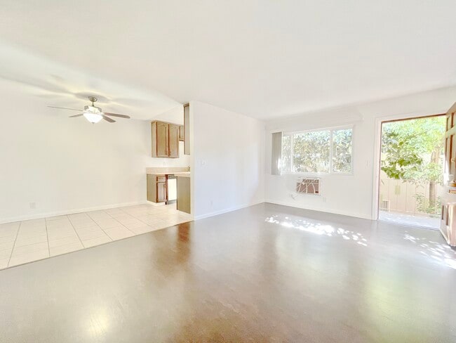 Photo - 10860 Blix St