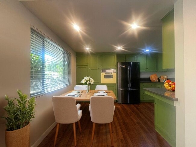 Photo - Spacious Torrance 2 Bed/2 Bath Condo with 3 parking spaces – Pets Welcome, Most Utilities Included! Unit 117