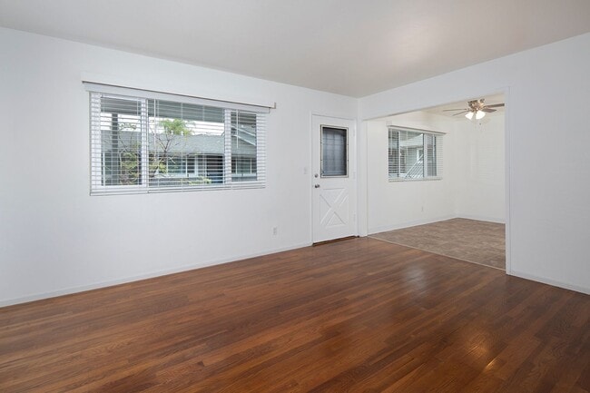 Photo - Talmadge Pacific Apartments