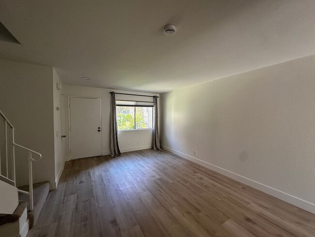 Photo - 637 Beverly Pl