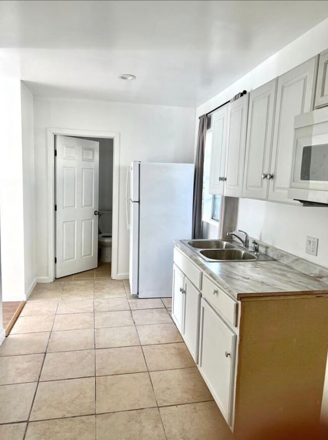 Photo - 3319 W 63rd St