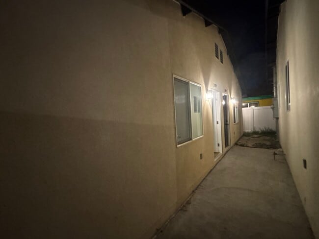 Photo - 3006 S Palm Grove Ave Unit Rear  3