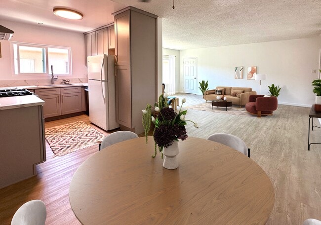 Photo - 14315 Chandler Blvd