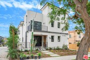 Photo - 728 Robinson St