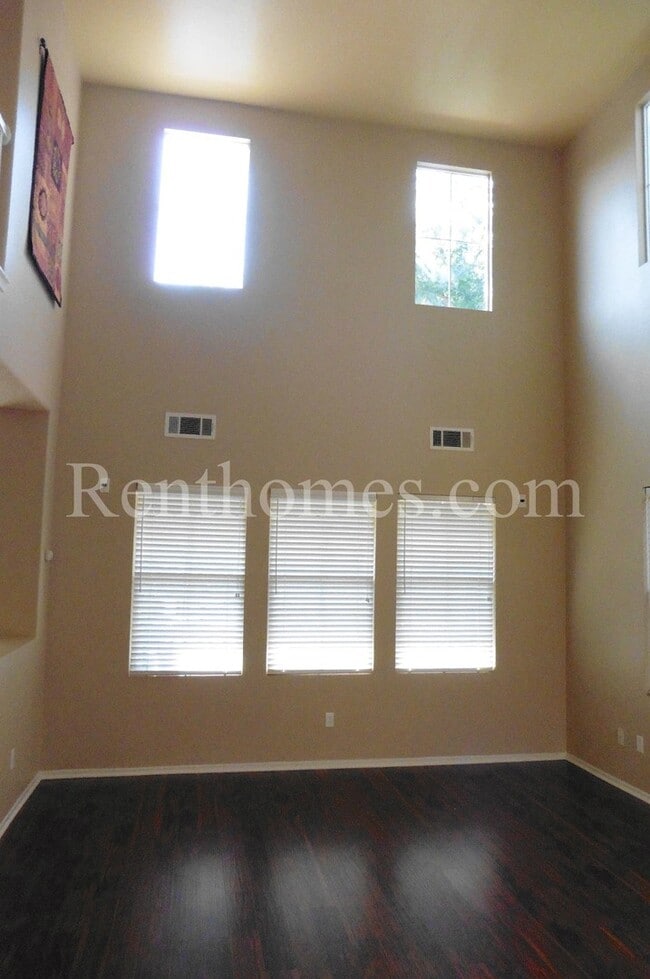 Photo - Torrey Highlands, 7750 Via Belfiore #4, AC, Fireplace, Garage, Community Pool and Spa!