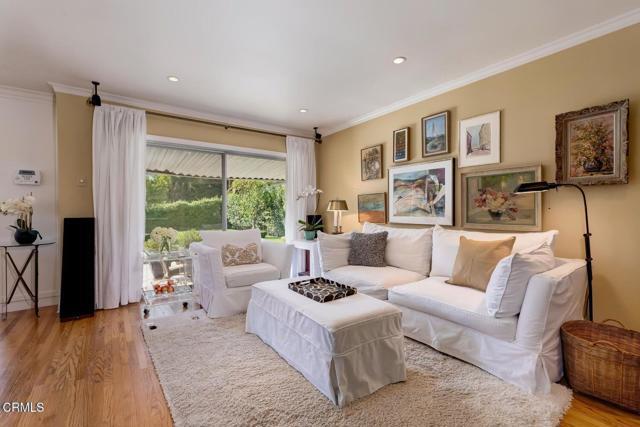 Photo - 807 N Doheny Dr