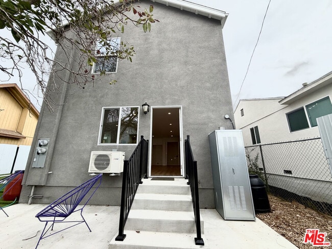 Photo - 384 Hargrave St