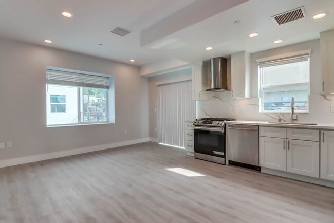 Building Photo - REZKO - E Street Unit 2796