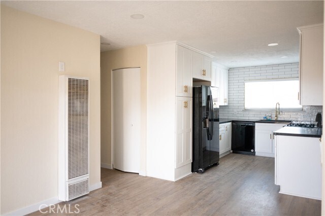 Photo - 6083 Chia Ave