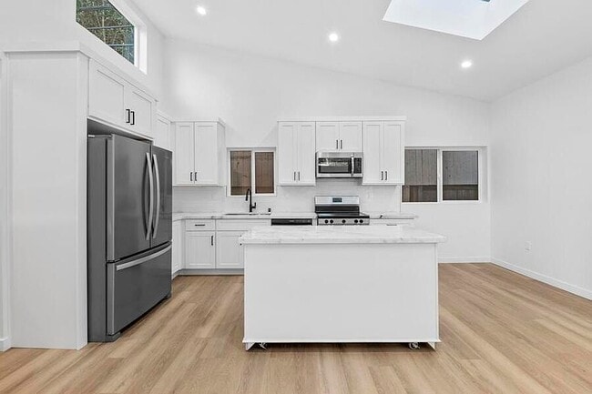 Photo - 739 N Formosa Ave