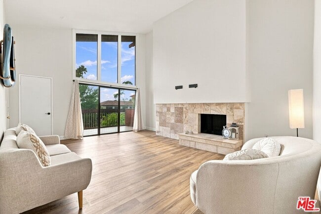 Building Photo - 2322 Palos Verdes Dr W Unit 202