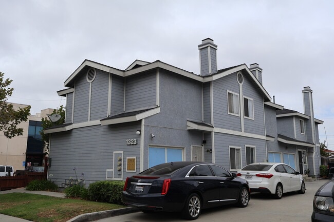 Photo - 1323 W Palmyra Ave Unit #B