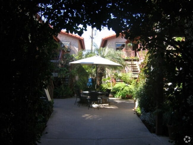 Building Photo - Upper Condo in Heart of North Park Unit 6