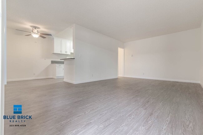 Building Photo - 8123 Langdon Ave Unit 8