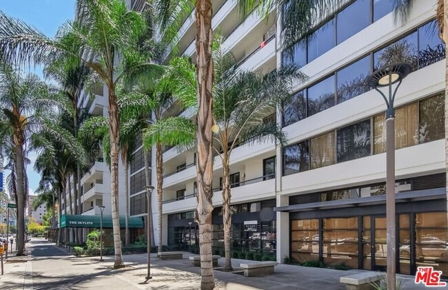 Building Photo - 600 W 9th St Unit 1505