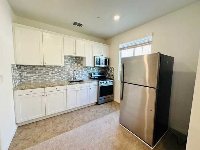 Photo - 26338 Valencia Wy Unit #2