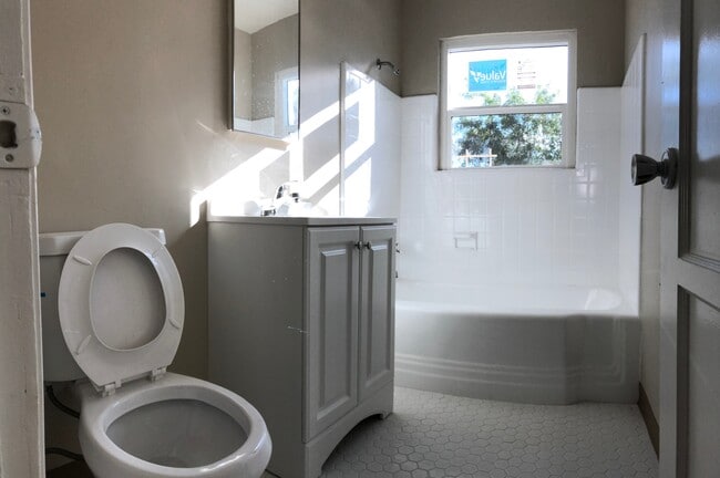 Photo - 3731 Dwight St