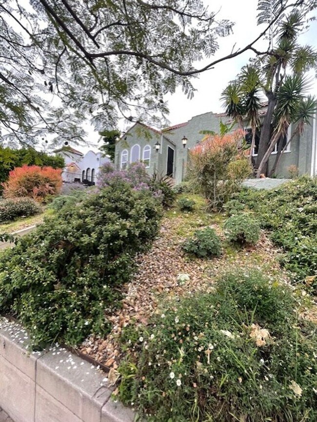 Photo - Stunning 4 bedroom 3 bath