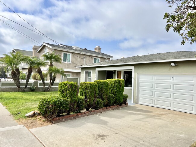 Photo - 2013 Plant Ave