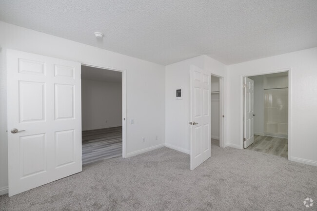 2BR, 2BA - 852SF - Primary Bedroom - Ocean Breeze