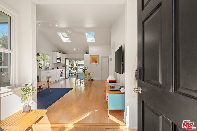 Photo - 2012 Linden Ave