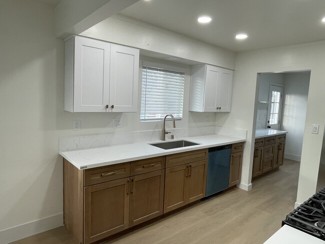Building Photo - 110 N Prospect Ave Unit B