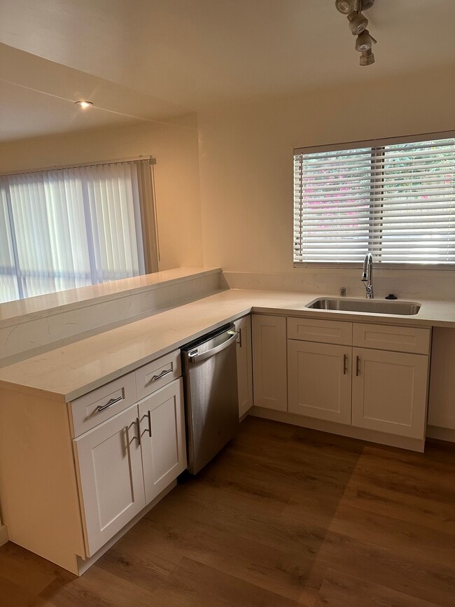 Photo - 8231 De Longpre Ave