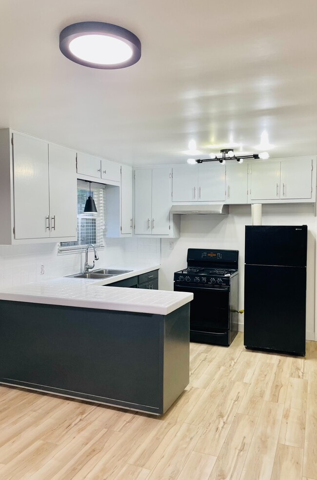 Kitchen - 6203 Condon Ave