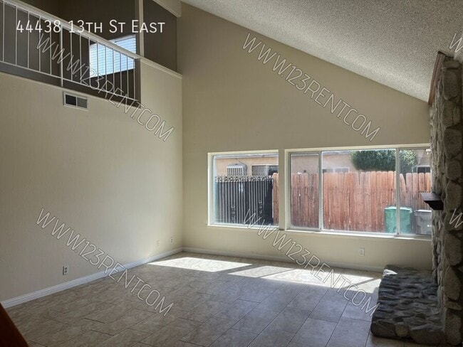 Photo - 44438 13th St E