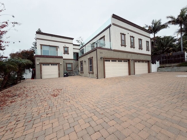 Photo - Spacious 6 Bed in Carlsbad with Ocean Views and Roof Top deck, 1 mile to the Beach!!