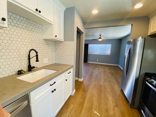 Photo - Lovely remodeled 3 bed 1 bath in Pacific Beach ! Minutes from Mission Bay and the beach!