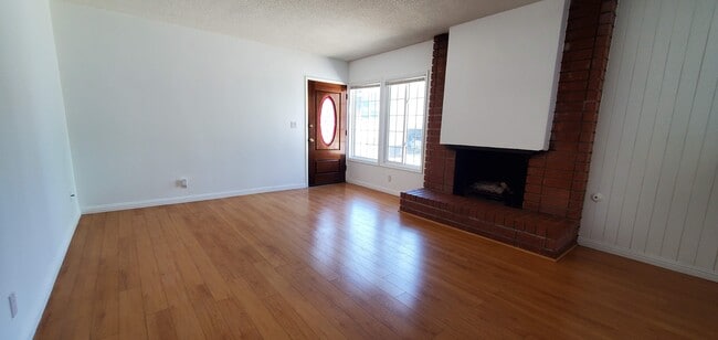 Building Photo - 3822 Ocean Dr Unit 3822 OCEAN DR. MANHATTAN