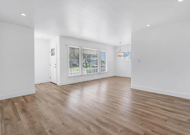 Photo - 15017 Bodger Ave