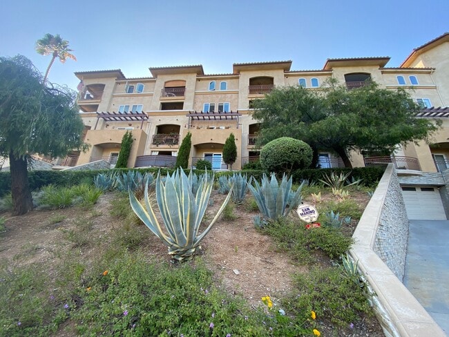 Exterior 2 - 6221 Monterey Rd Unit 102