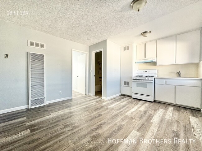 Building Photo - 1425 Freeman Ave Unit 5