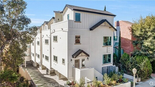 Building Photo - 1831 1/2-1823 1/2 Westholme Ave Rental