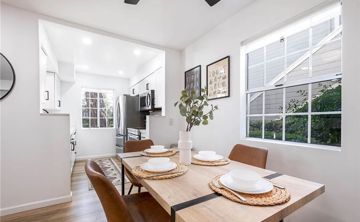 one-bedroom condo, perfectly situated in the desirable gated community of Chelsea Court. - one-bedroom condo, perfectly situated in the desirable gated community of Chelsea Court.