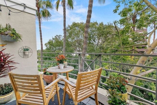 Photo - 2243 Martin Unit 415