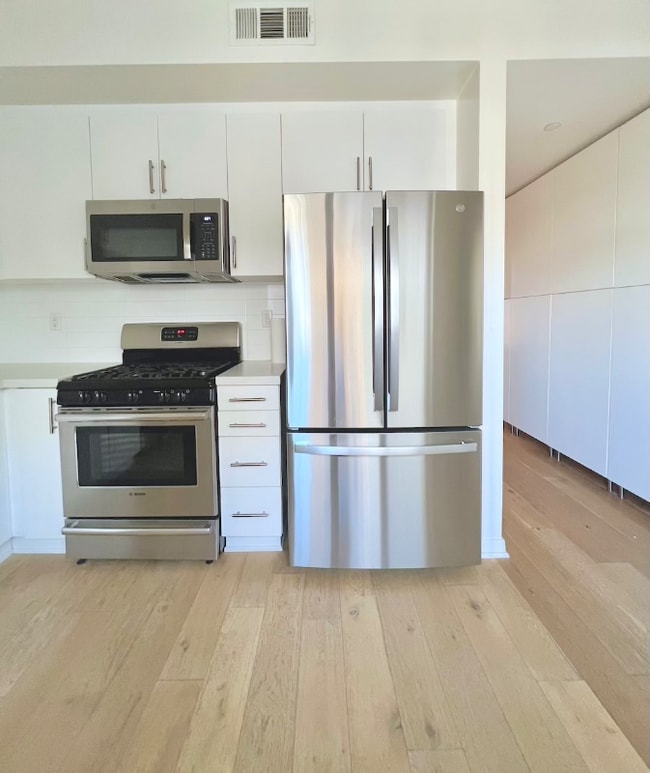 Photo - 2924 Rowena Ave Townhome
