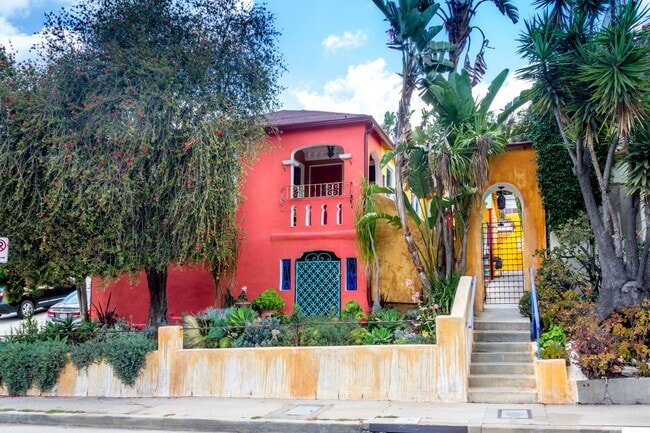 Building Photo - 2420 Teviot St