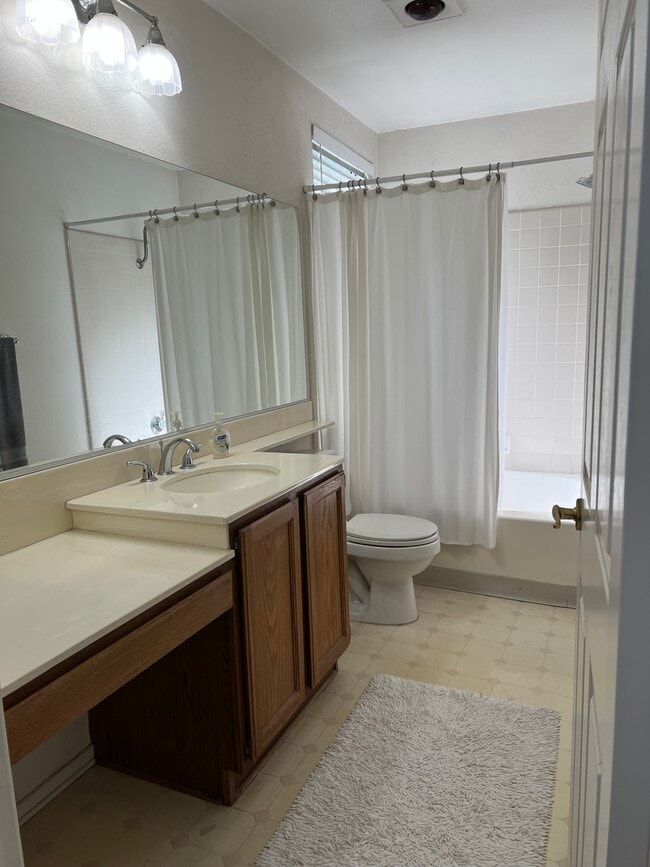 Photo - 5455 Sylmar Ave