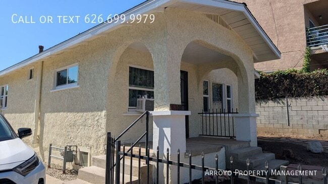 Building Photo - 6307 Aldama St